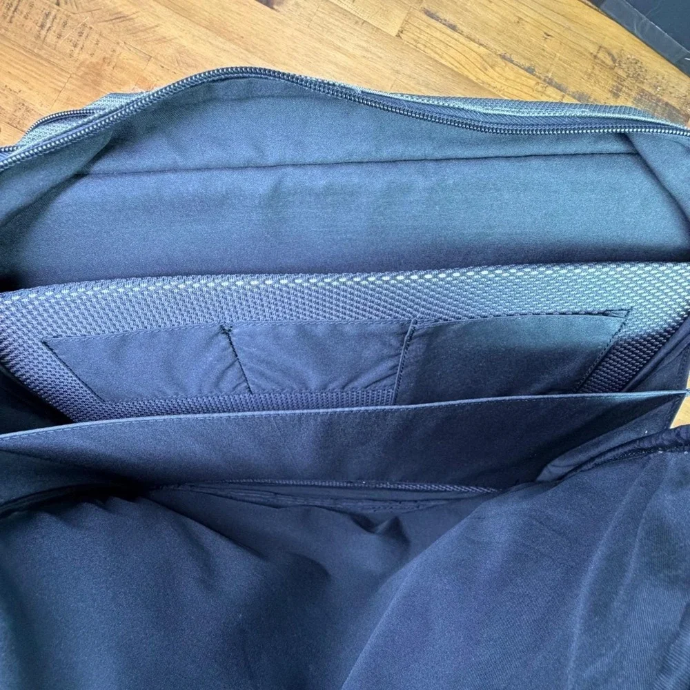 Tumi T2 Ballistic Nylon Messenger Laptop‎ Briefcase Bag